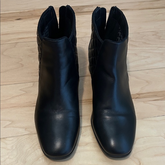 Aquatalia Black Quilted Ankle Boots: 7.5 - Picture 2 of 10